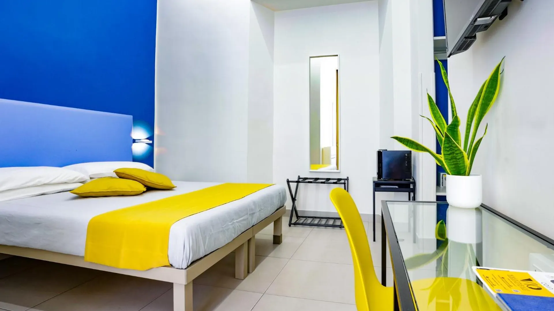 V10 Guesthouse Naples 0*,