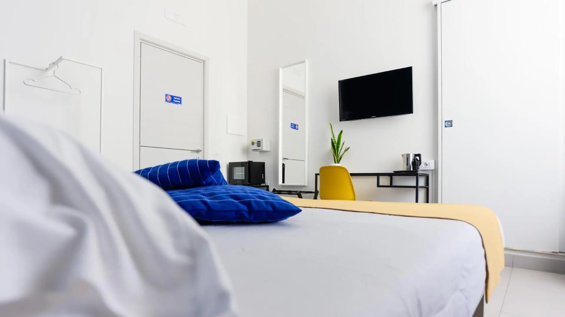 V10 Guesthouse - Vanvitelli 10 Naples
