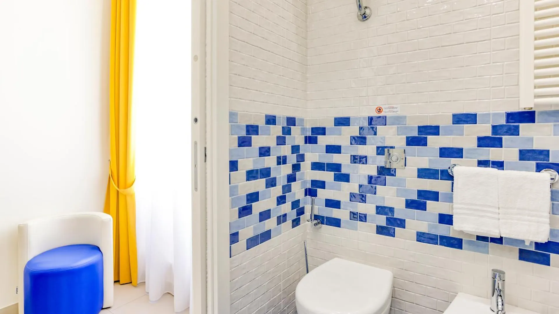 V10 Guesthouse - Vanvitelli 10 Naples Italy