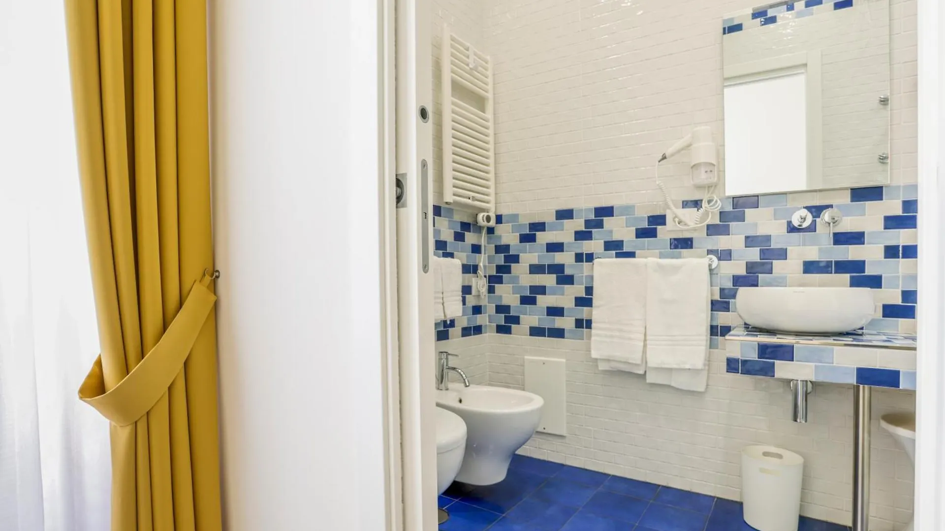 V10 Guesthouse - Vanvitelli 10 Naples Guest house