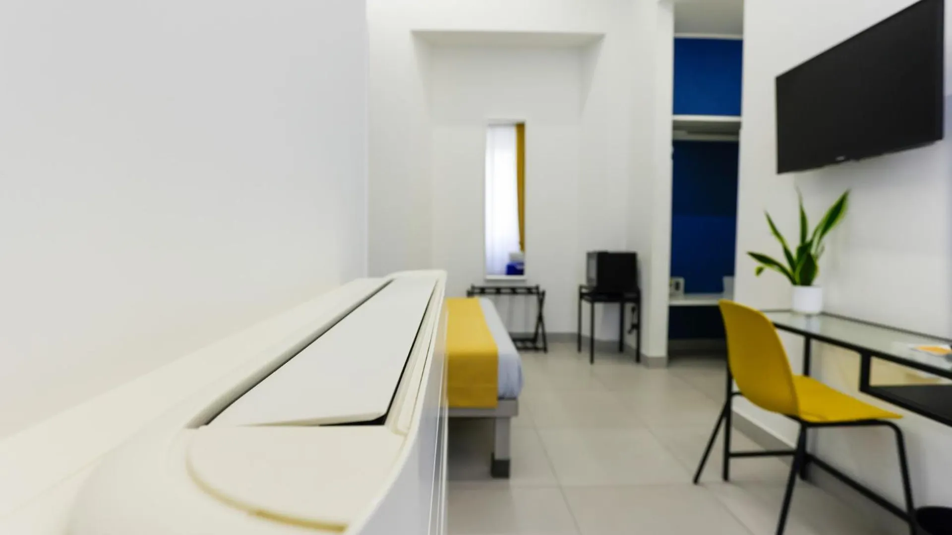 V10 Guesthouse - Vanvitelli 10 Naples 0*,  Italy