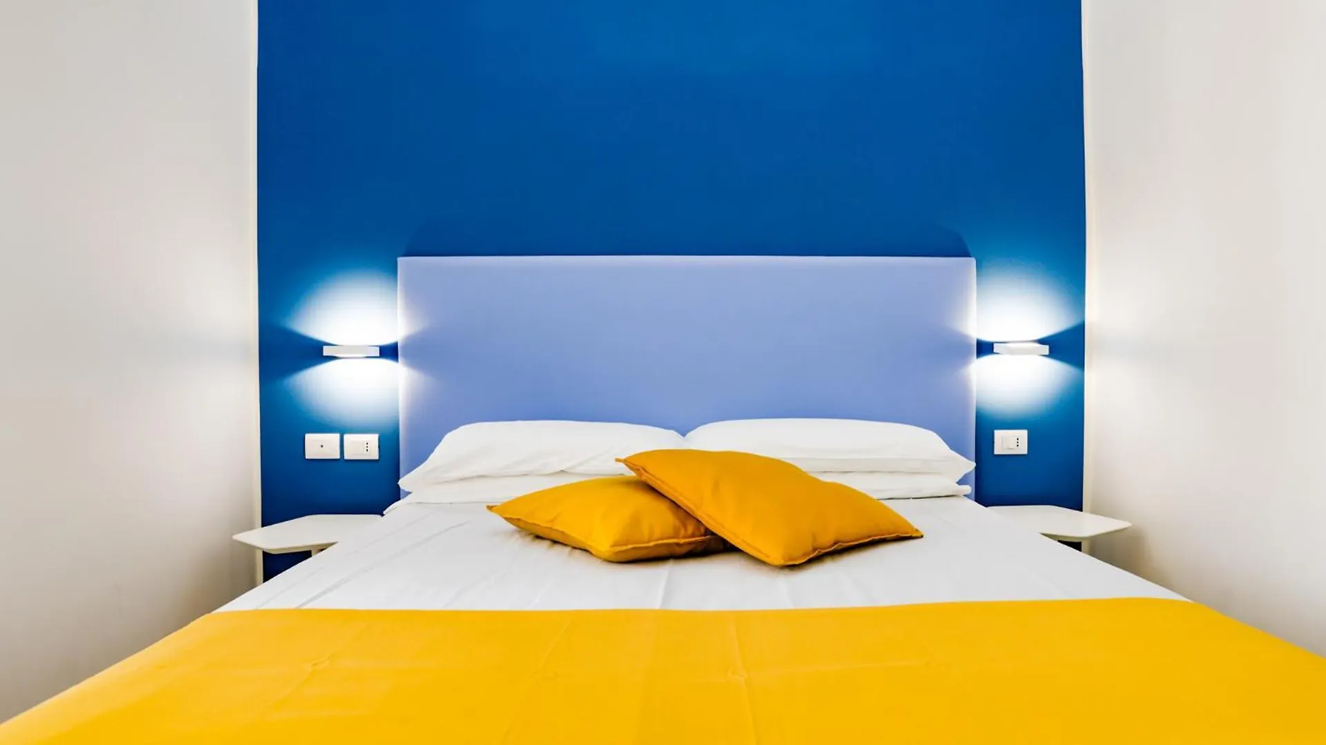 V10 Guesthouse - Vanvitelli 10 Naples 0*,  Italy