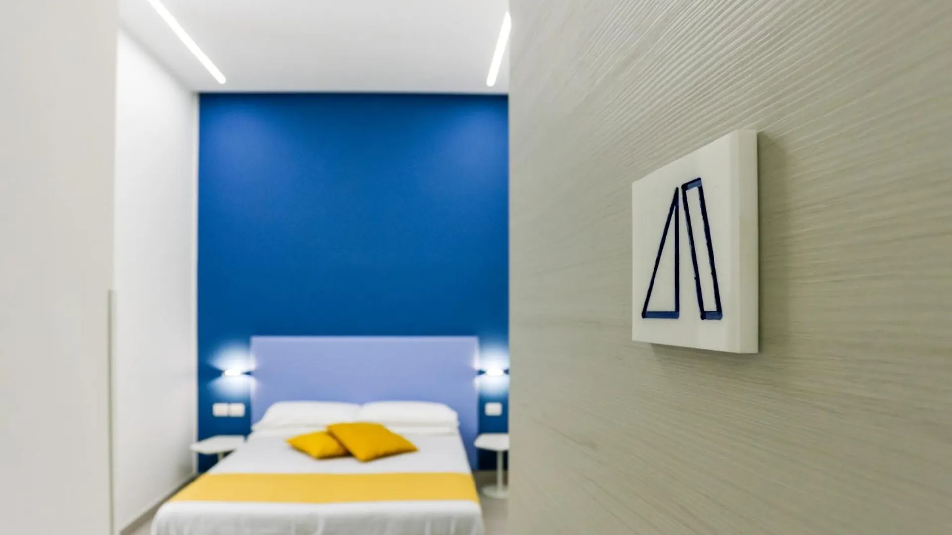 V10 Guesthouse - Vanvitelli 10 Naples 0*,  Italy