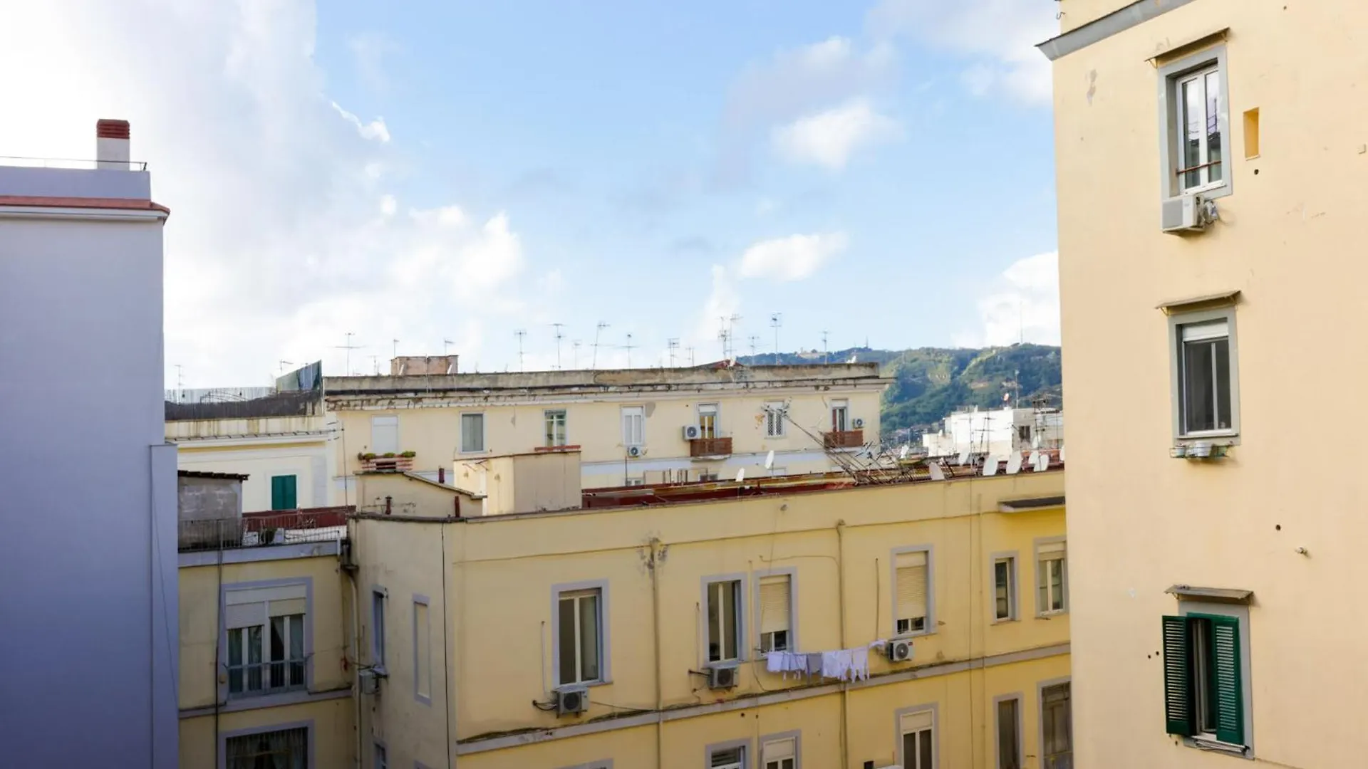 V10 Guesthouse - Vanvitelli 10 Naples